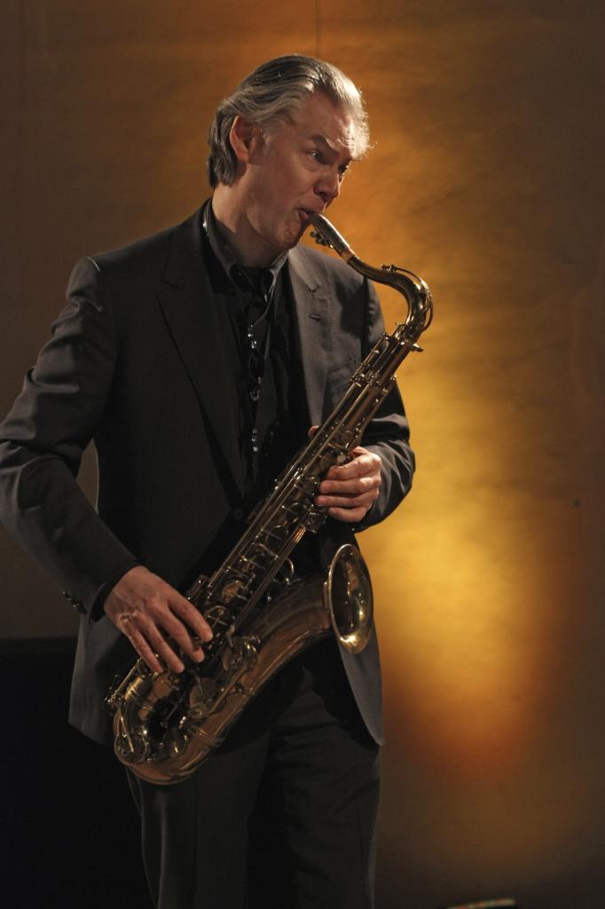 Jan Garbarek spielt Saxophon